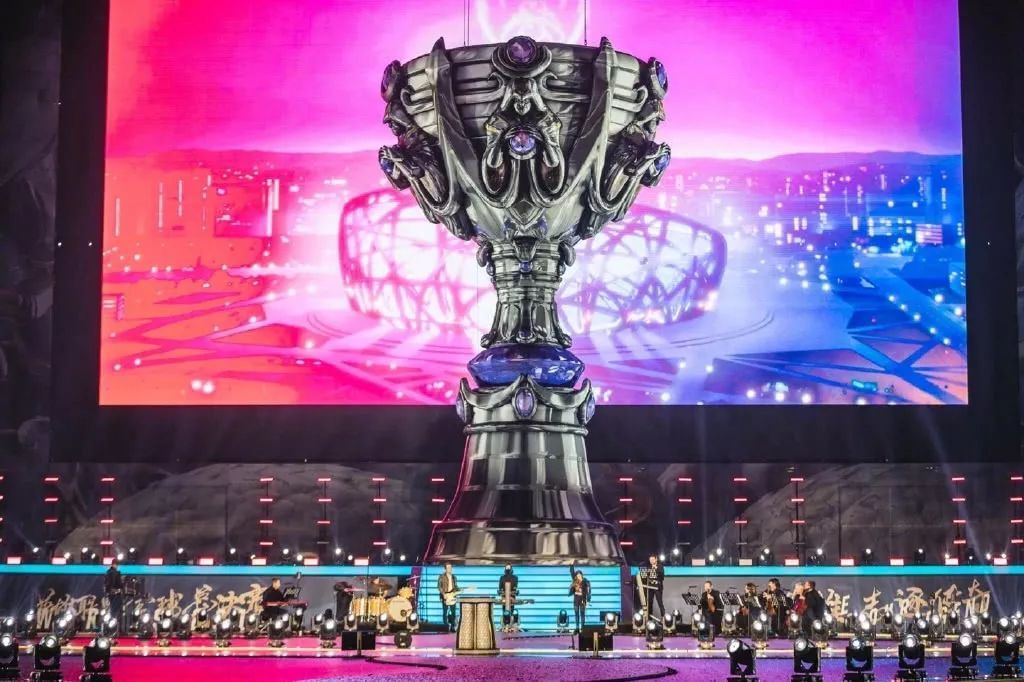 晋级英雄联盟总决赛八强，赛后KT发文：全胜晋级淘汰赛，要去往更高的地方