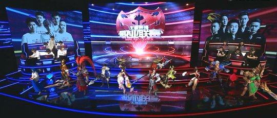 LPL主持夏安微博晒照：又幸福了安子